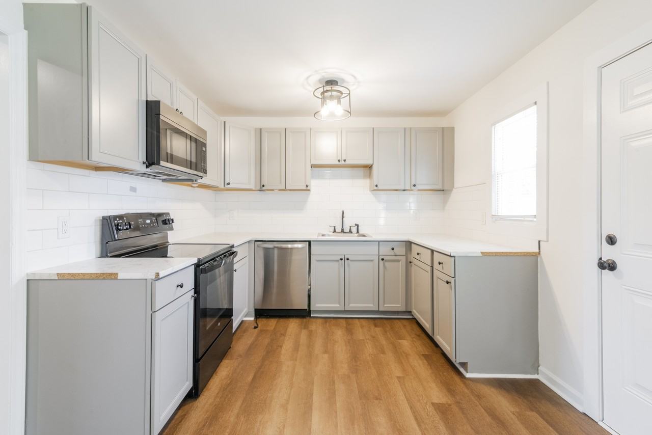 929 Cantwell Street (MU Realty LLC) - Photo 2 of 44