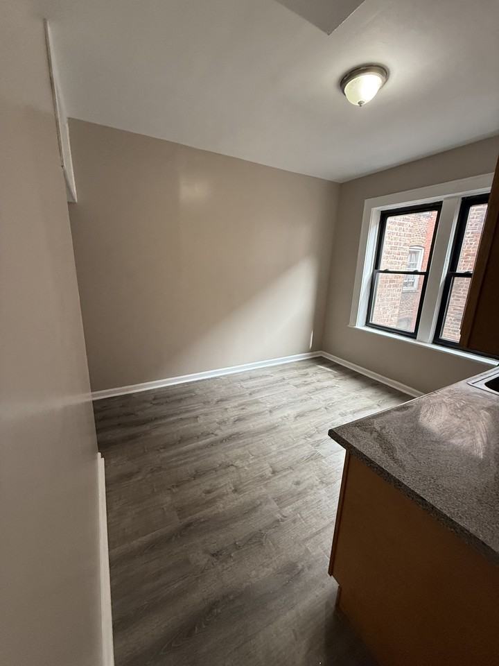 441 Mount Prospect Avenue - Photo 3 of 9