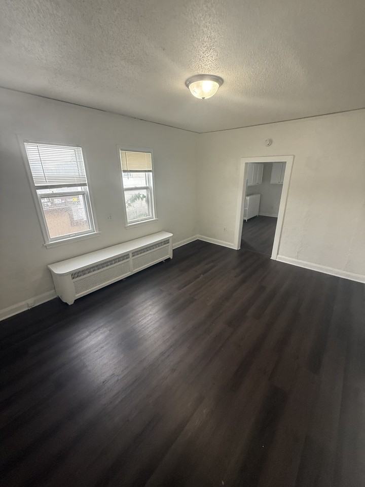923 Payne Ave. - Photo 2 of 9