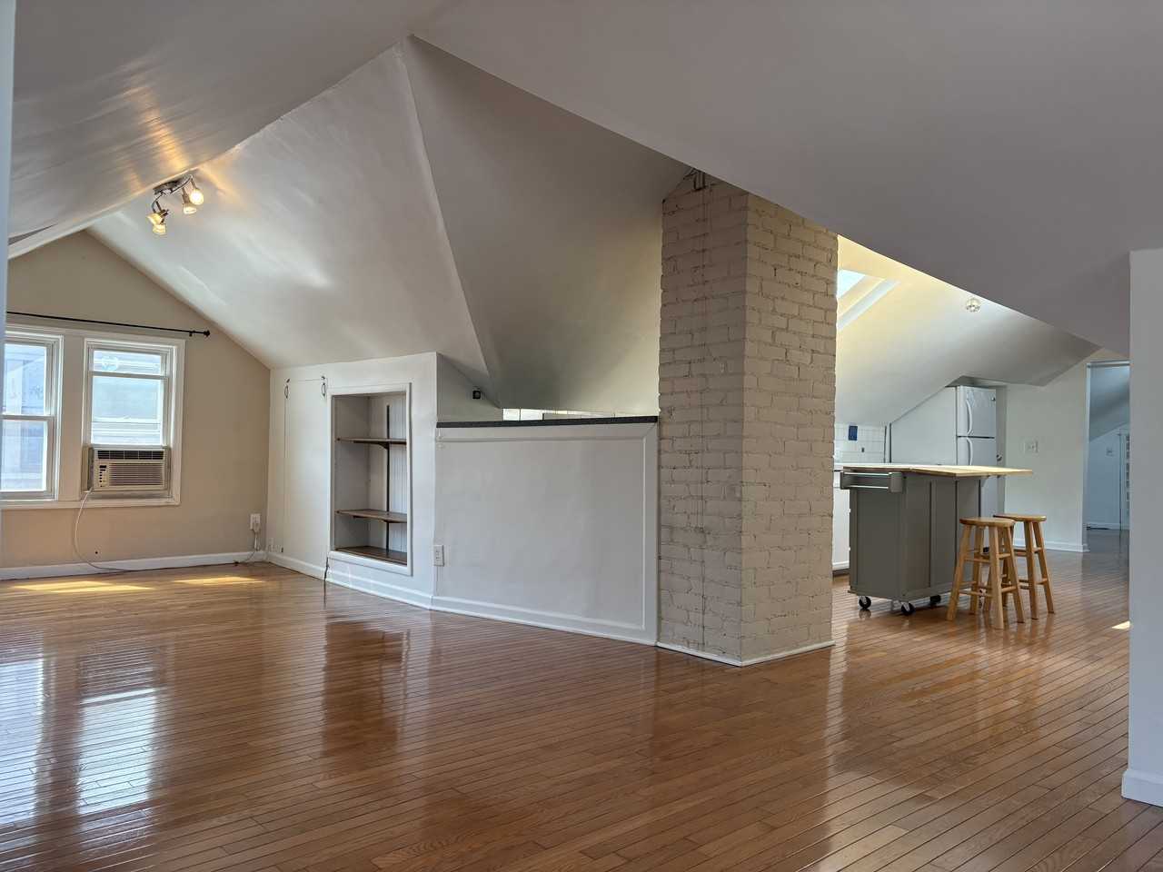 1007 Beaconsfield - Photo 2 of 9
