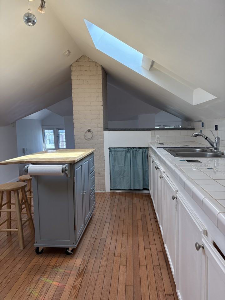 1007 Beaconsfield - Photo 3 of 9