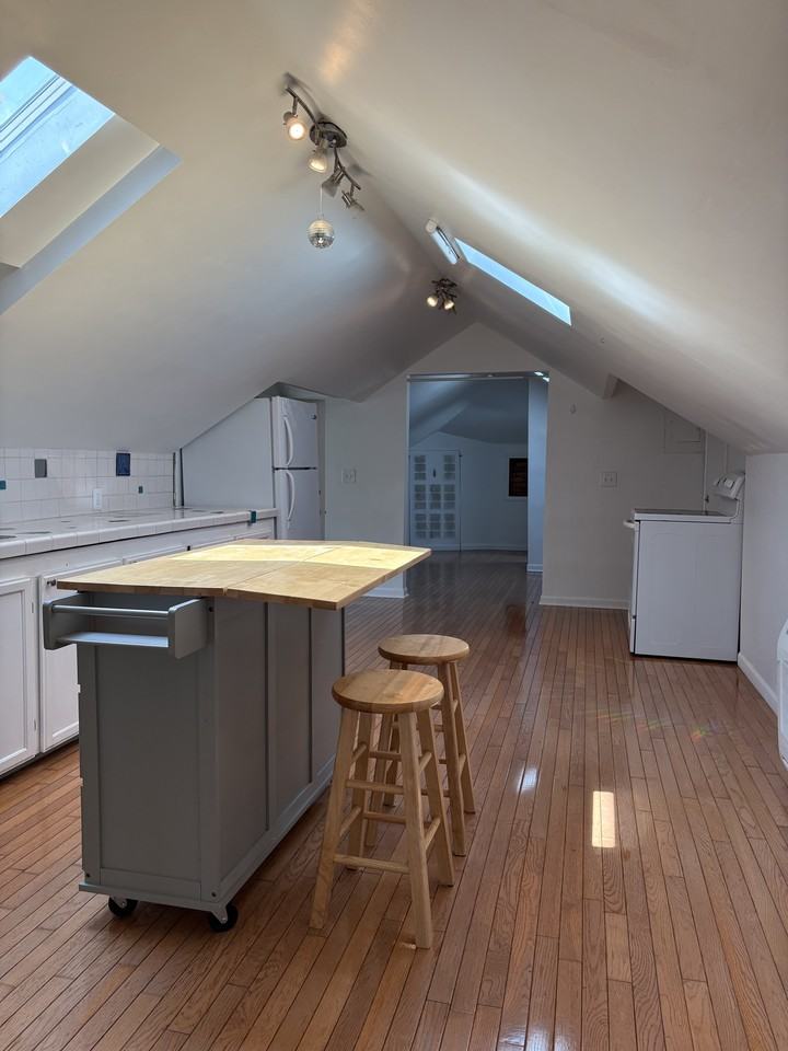 1007 Beaconsfield - Photo 4 of 9