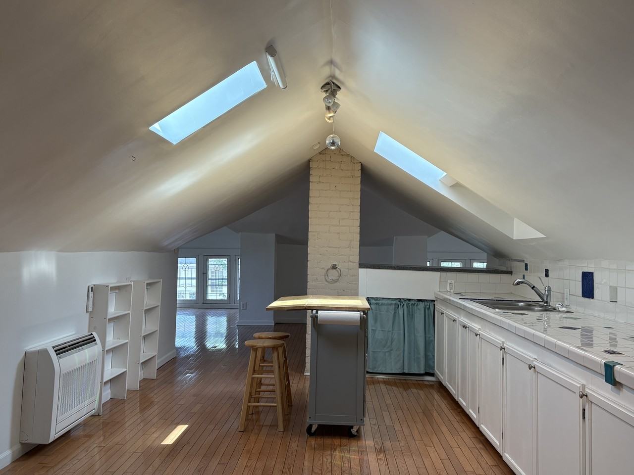 1007 Beaconsfield - Photo 5 of 9