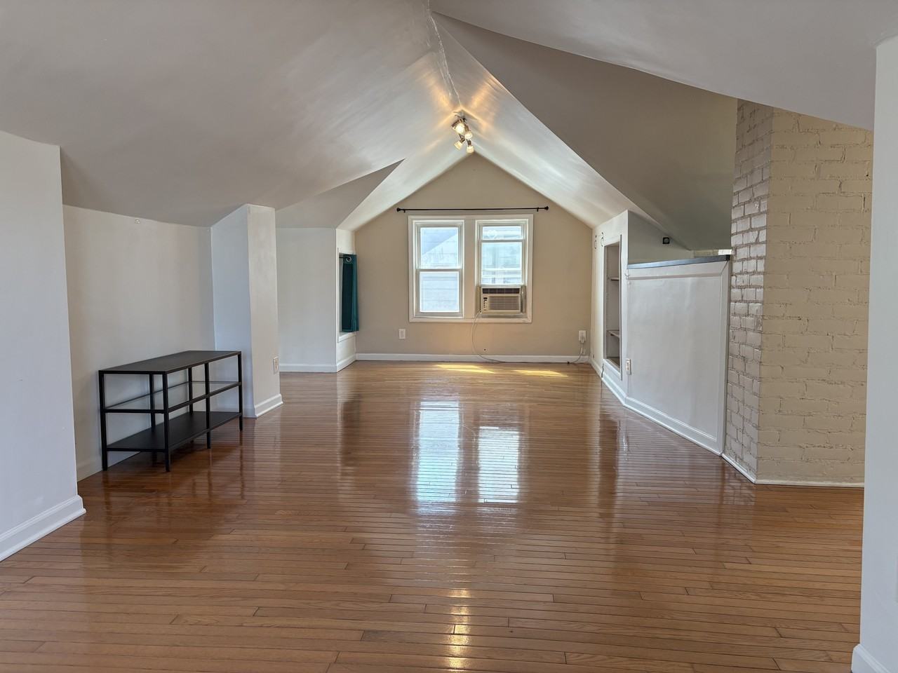 1007 Beaconsfield - Photo 7 of 9