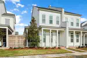 featured image of 2040 Perennial Ln