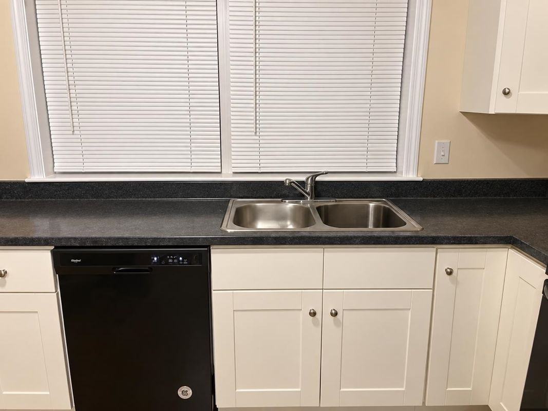 675 Bell St ##22 - Photo 3 of 10
