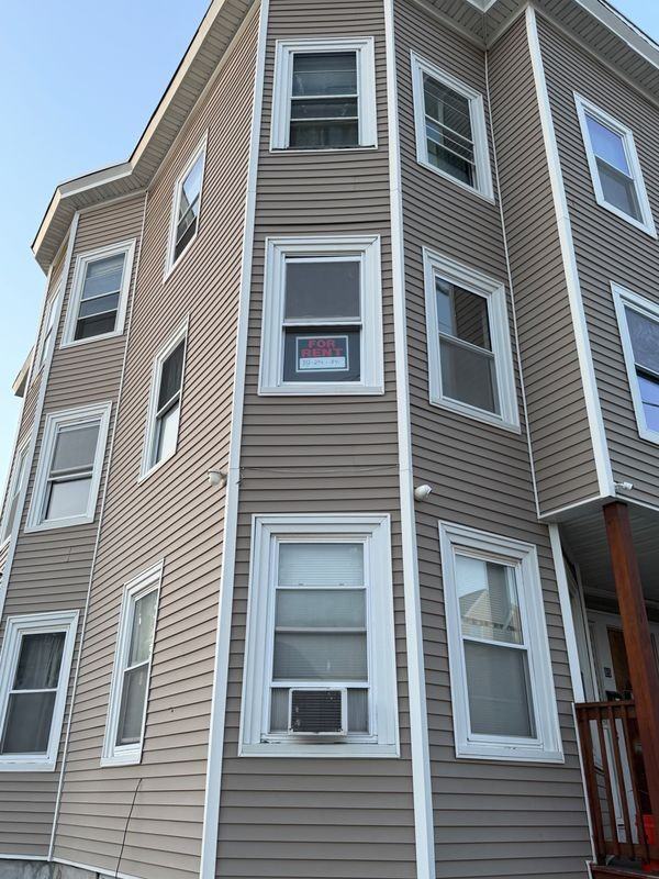 83 Neptune St - Photo 3 of 3