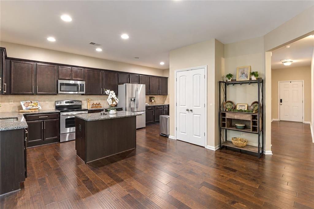 902 Whitfield Oak Rd - Photo 4 of 23