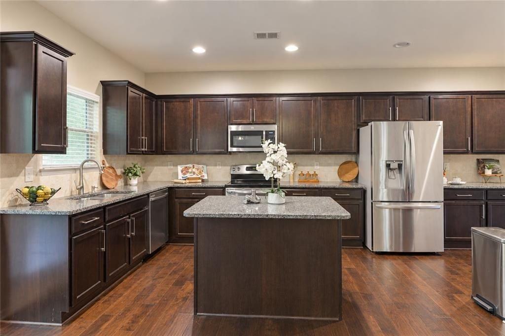902 Whitfield Oak Rd - Photo 5 of 23