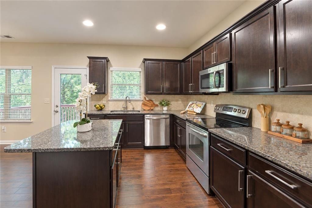 902 Whitfield Oak Rd - Photo 6 of 23