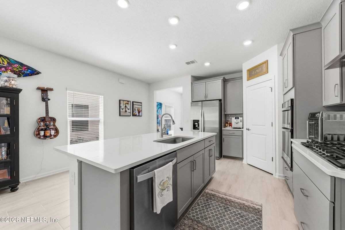 81 Ripple Rd - Photo 7 of 37