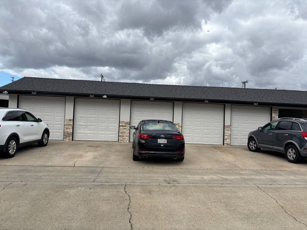 254 S Oak St - Photo 2 of 9