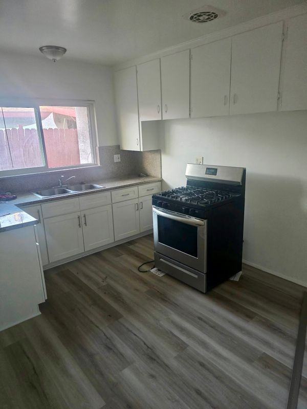 254 S Oak St - Photo 3 of 9