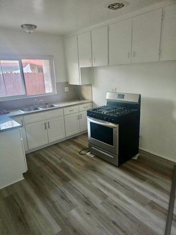 254 S Oak St - Photo 4 of 9