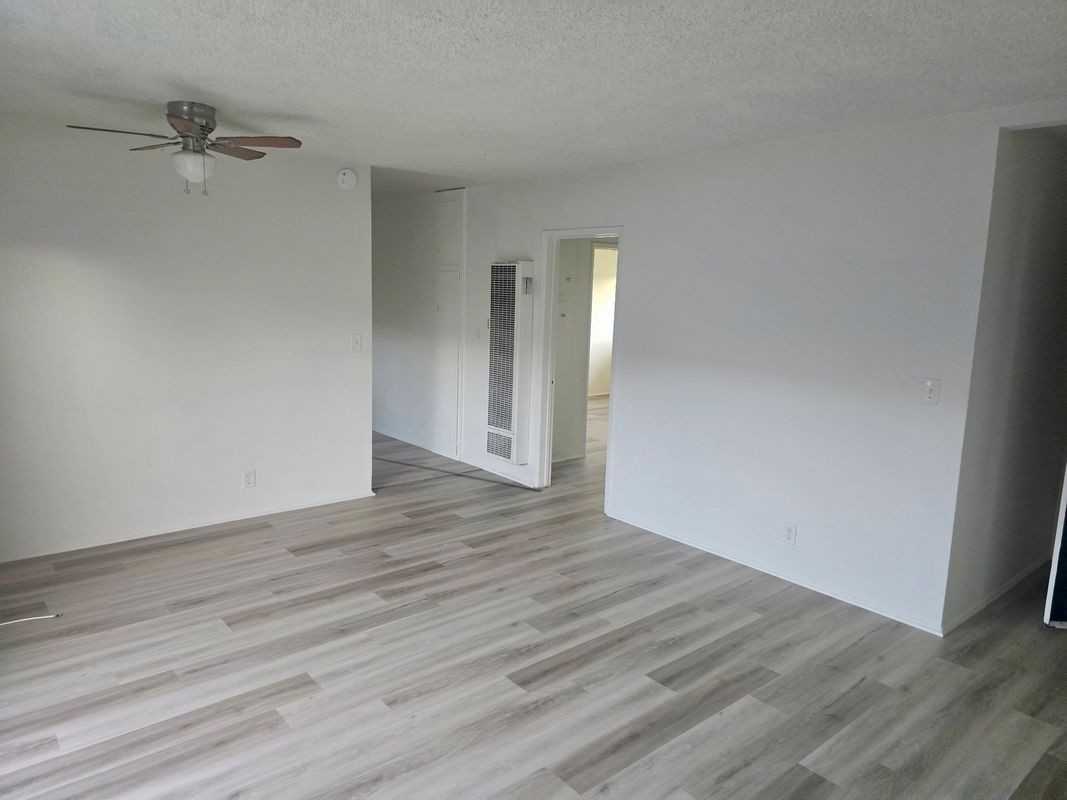 254 S Oak St - Photo 5 of 9