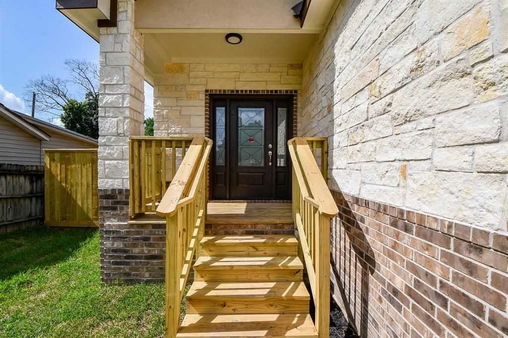 4202 Dacca Dr - Photo 3 of 42