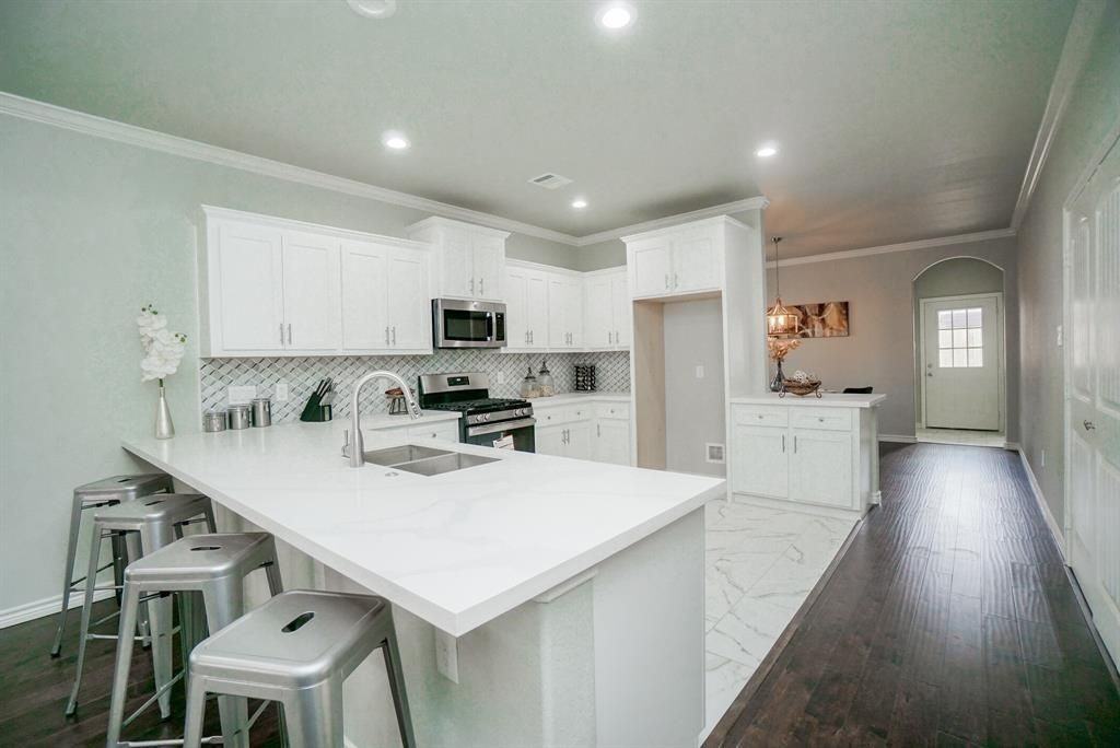 4202 Dacca Dr - Photo 6 of 42