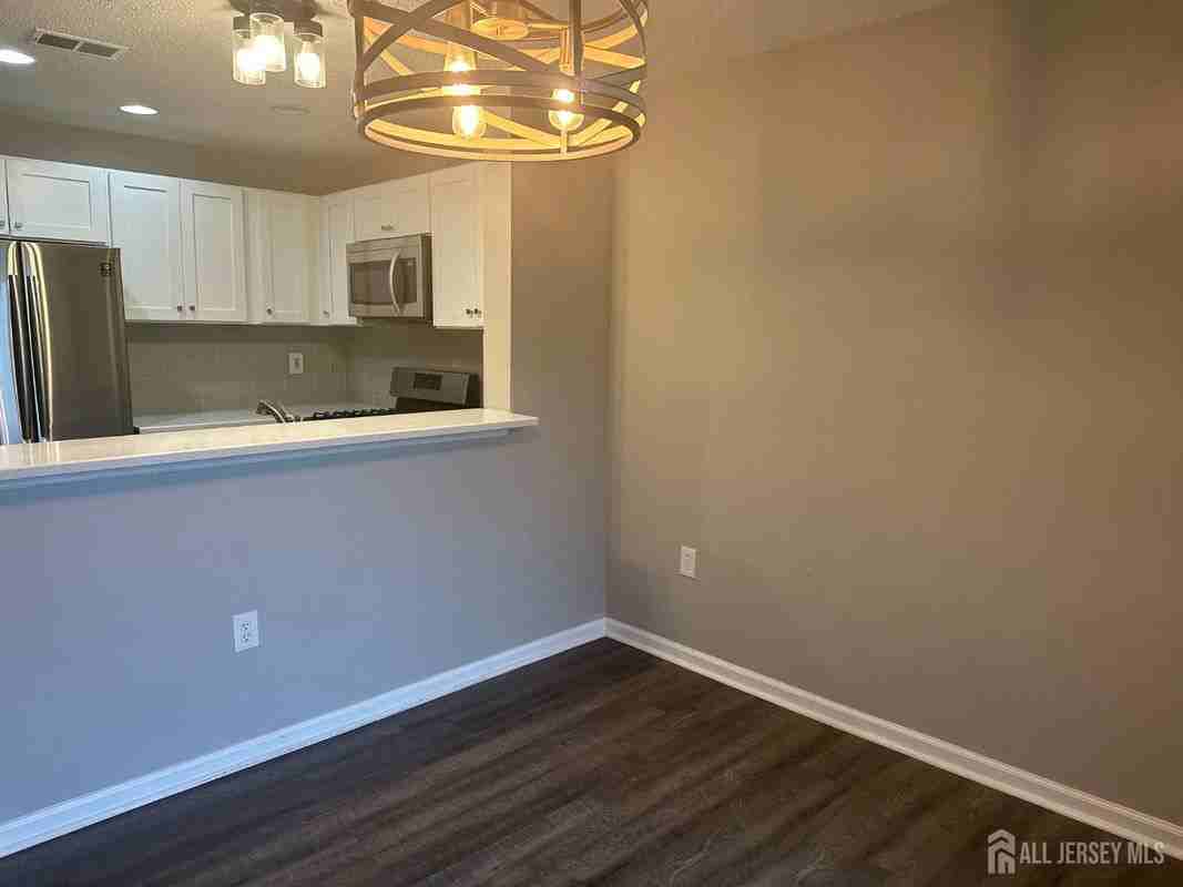 1027 Edpas Rd - Photo 3 of 13