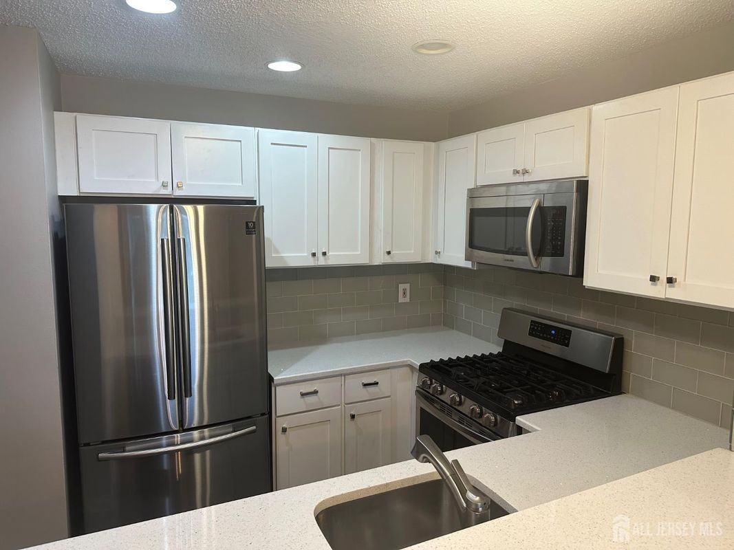 1027 Edpas Rd - Photo 4 of 13