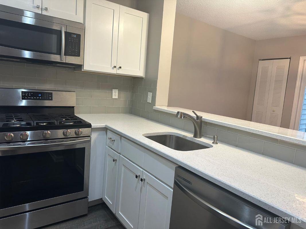 1027 Edpas Rd - Photo 5 of 13