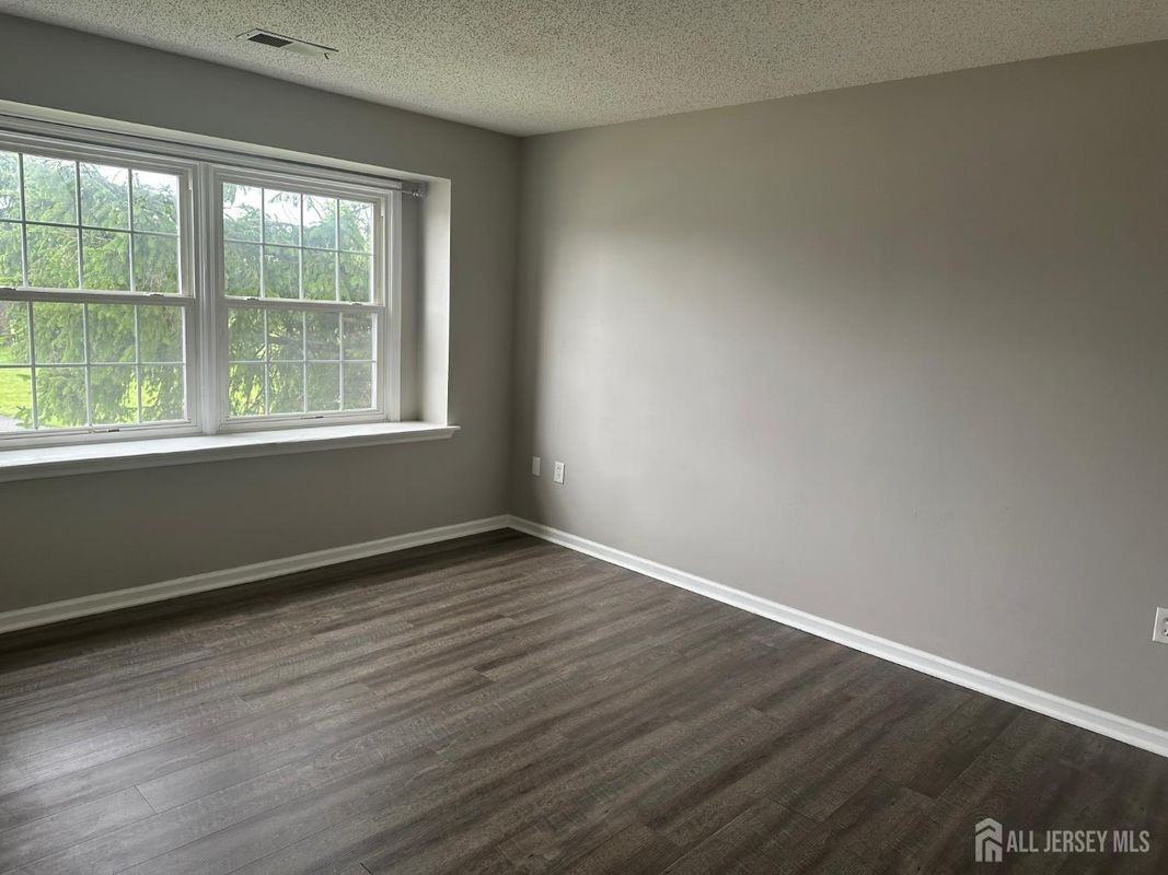 1027 Edpas Rd - Photo 6 of 13