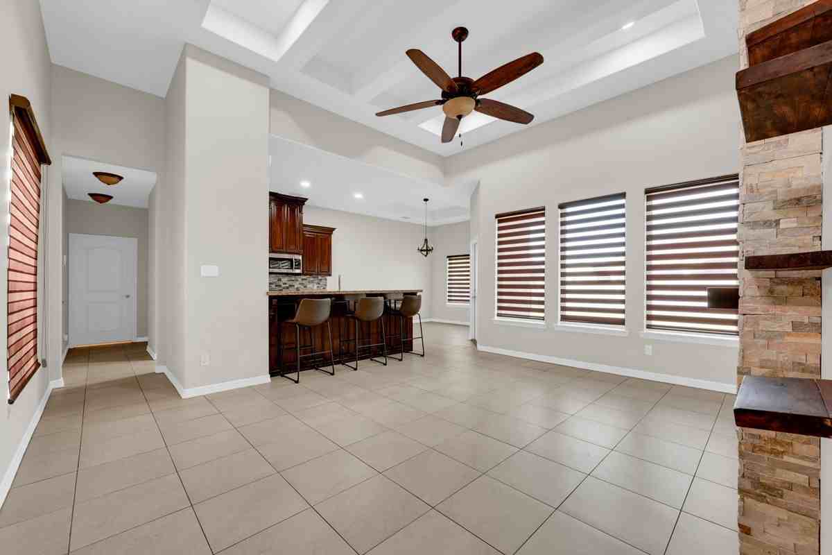 1602 Calle Espana - Photo 2 of 13