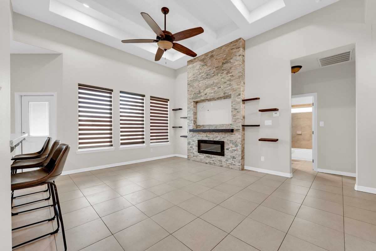 1602 Calle Espana - Photo 3 of 13