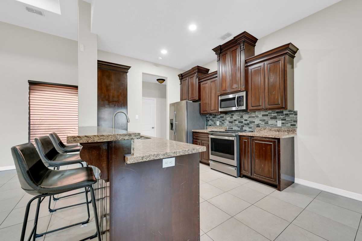 1602 Calle Espana - Photo 4 of 13