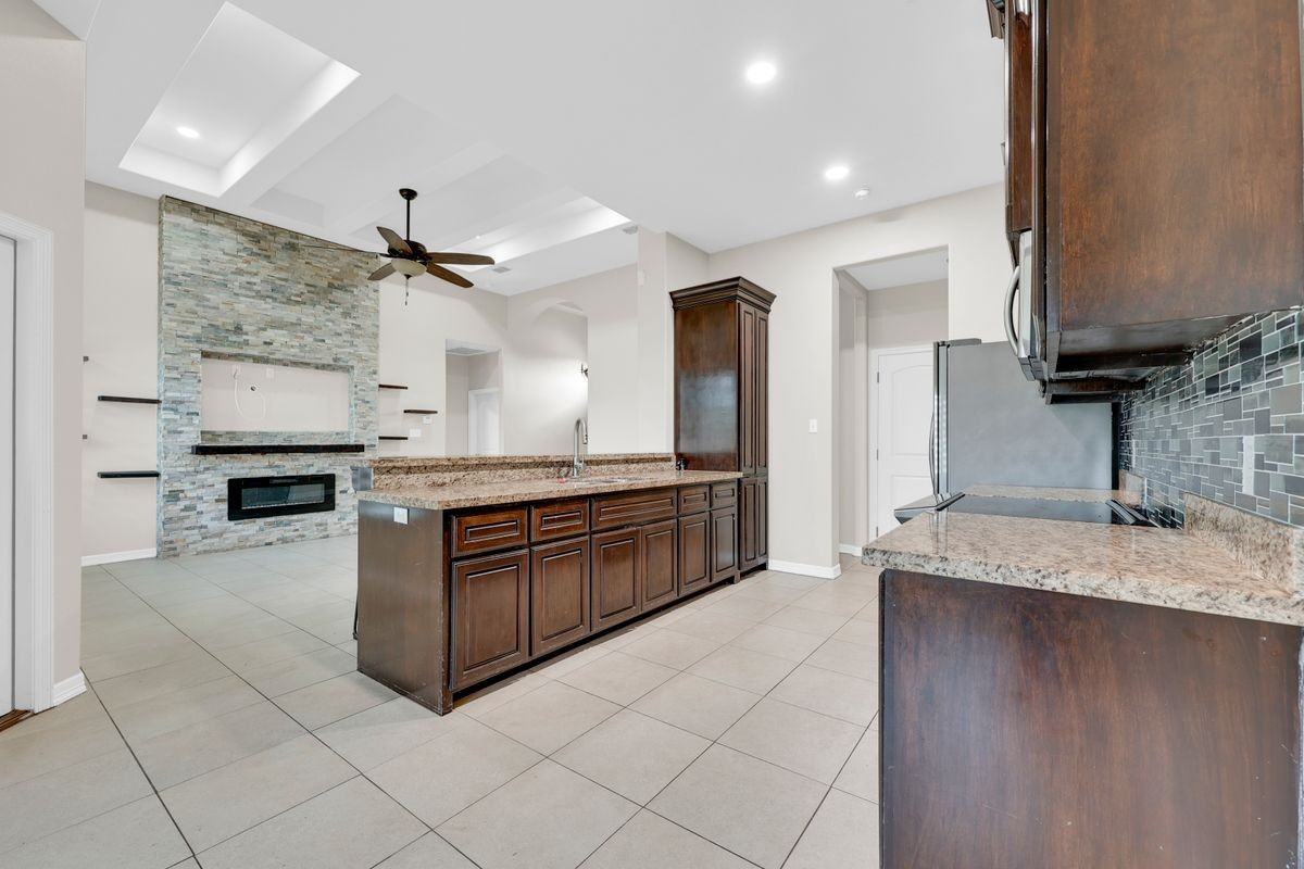1602 Calle Espana - Photo 5 of 13