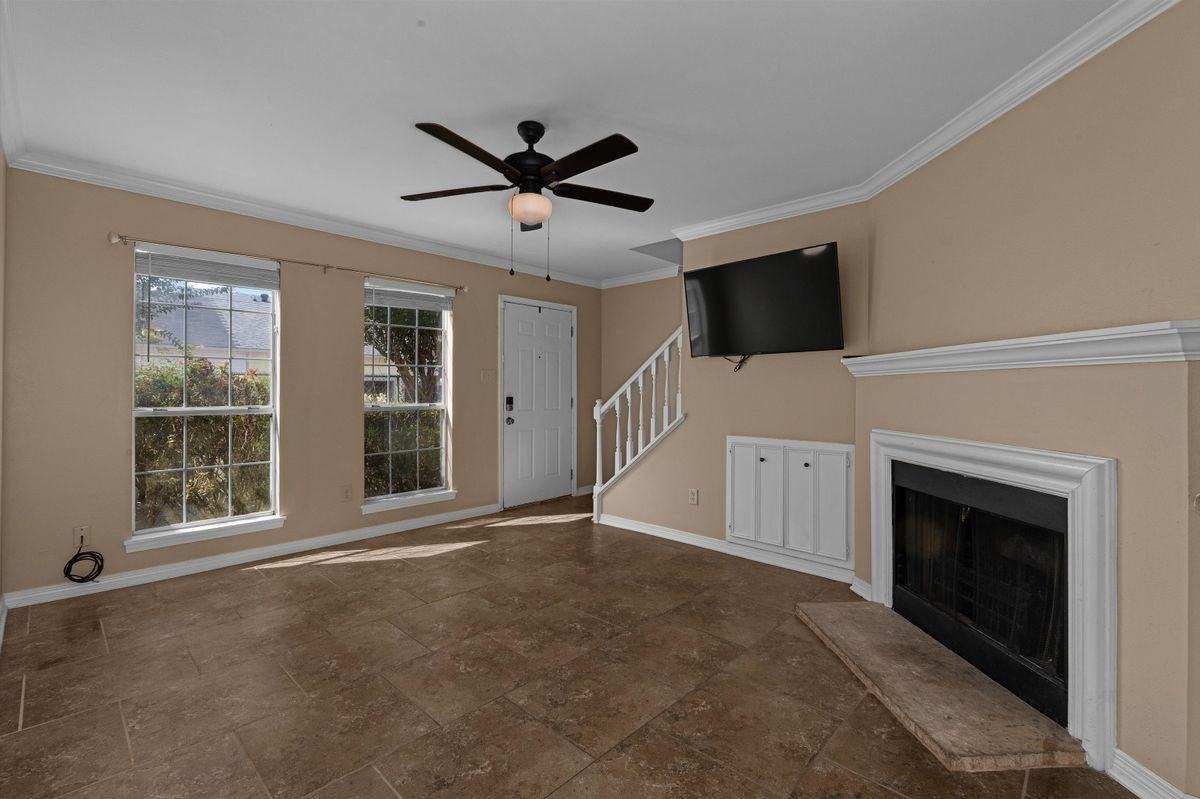 251 Settlers Park Dr - Photo 2 of 11