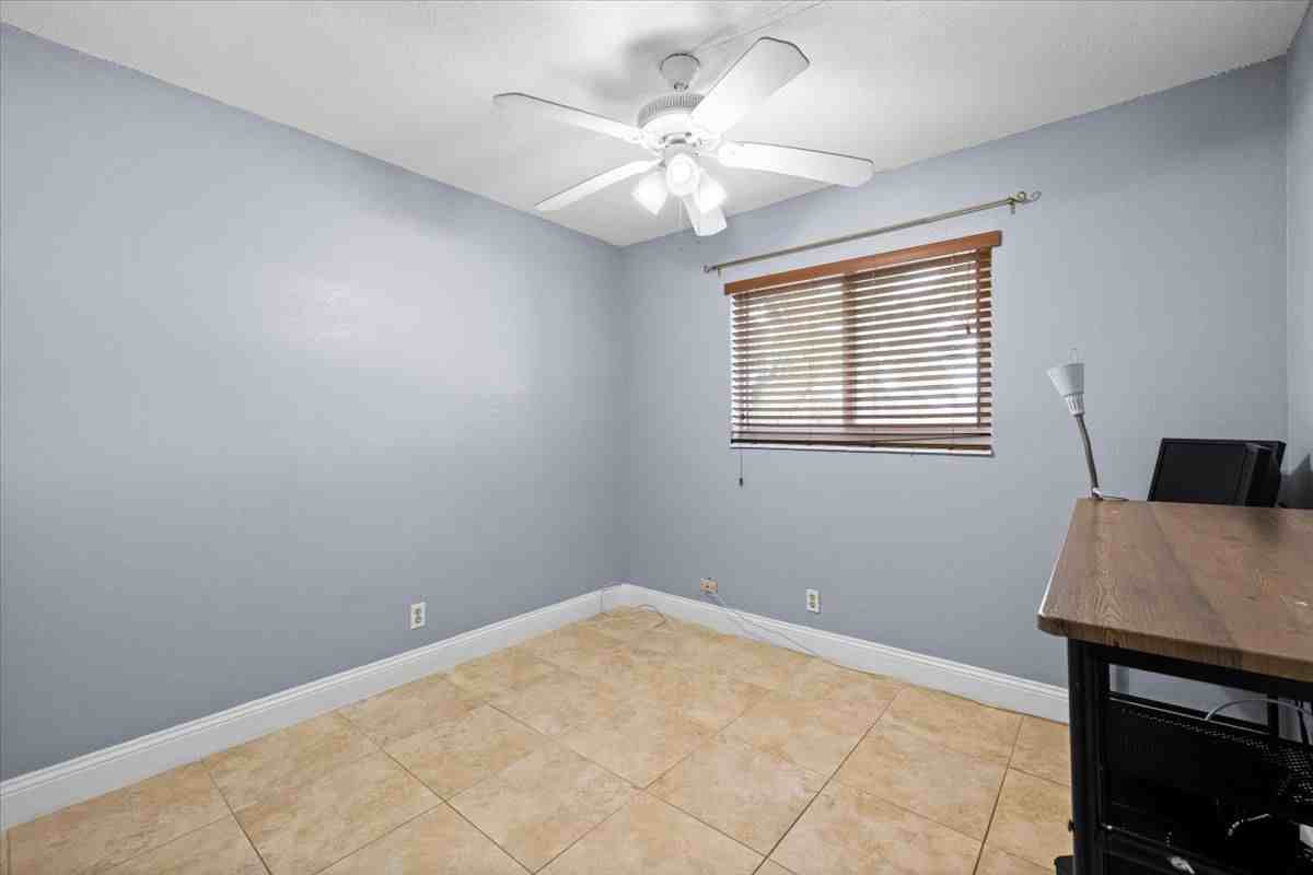 2531 Nw 39th Ter - Photo 2 of 19