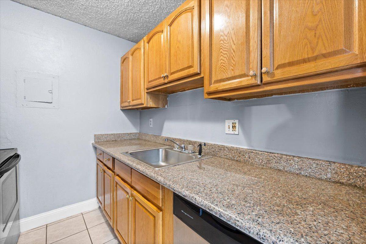 2531 Nw 39th Ter - Photo 3 of 19