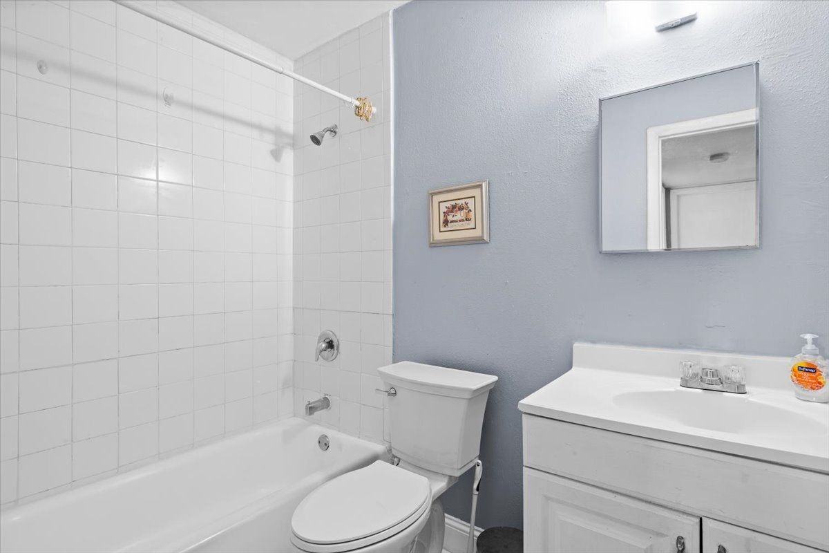 2531 Nw 39th Ter - Photo 6 of 19