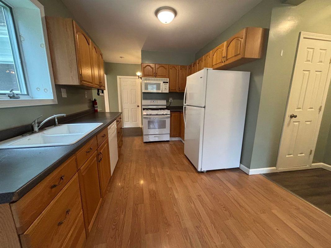 348 N State St - Photo 2 of 18