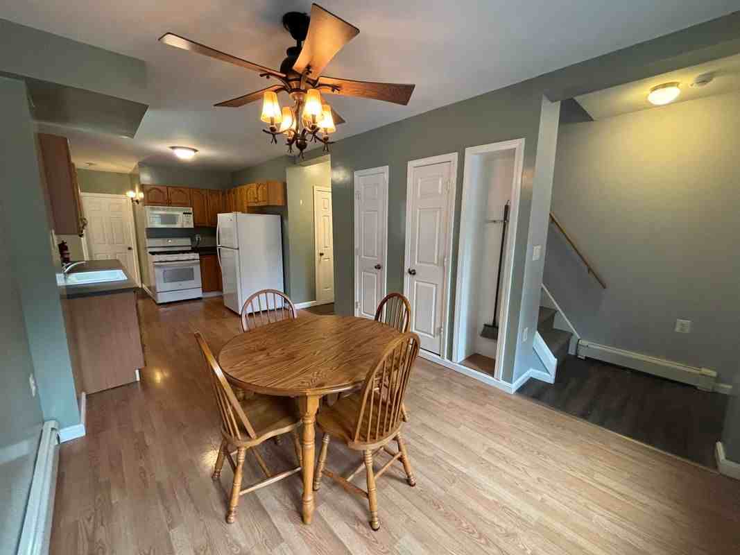 348 N State St - Photo 4 of 18