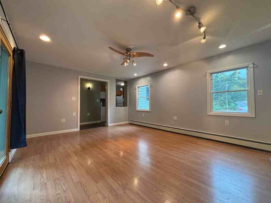 348 N State St - Photo 6 of 18