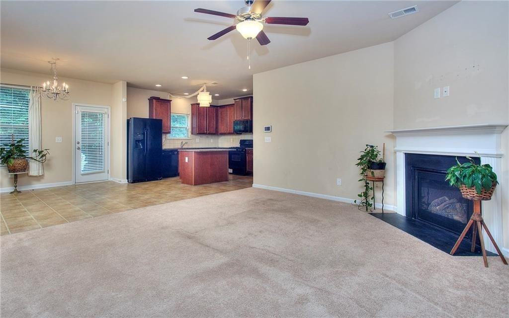 2241 Capella Cir Sw - Photo 7 of 37