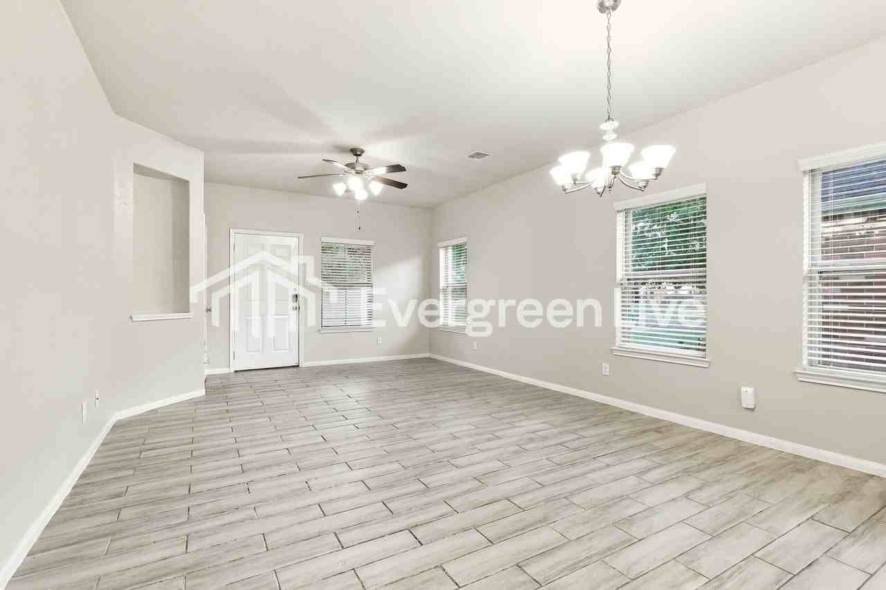 2910 Park Spring Ln - Photo 4 of 15
