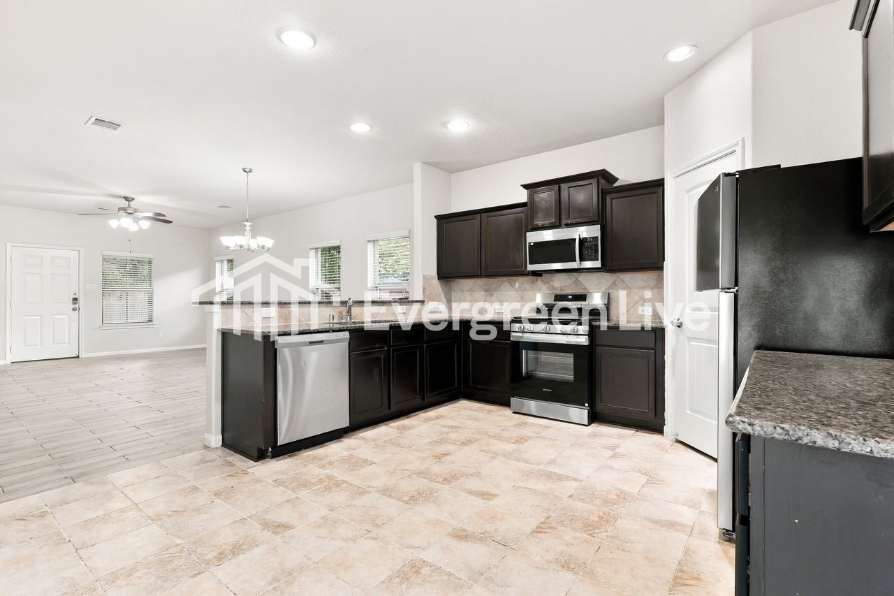 2910 Park Spring Ln - Photo 5 of 15