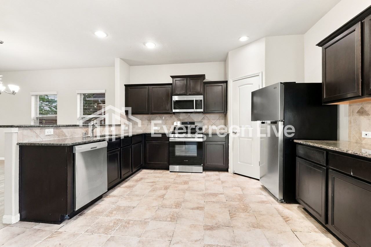 2910 Park Spring Ln - Photo 6 of 15