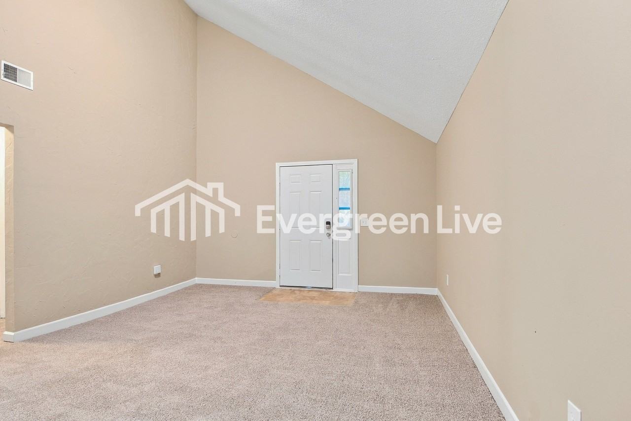 100 Lisa Ct - Photo 3 of 15