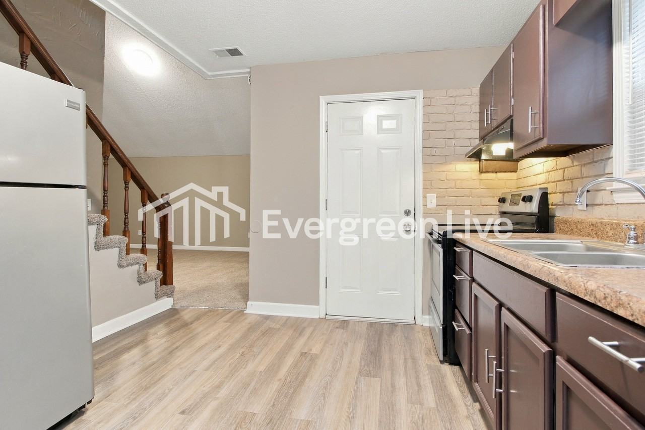 100 Lisa Ct - Photo 7 of 15