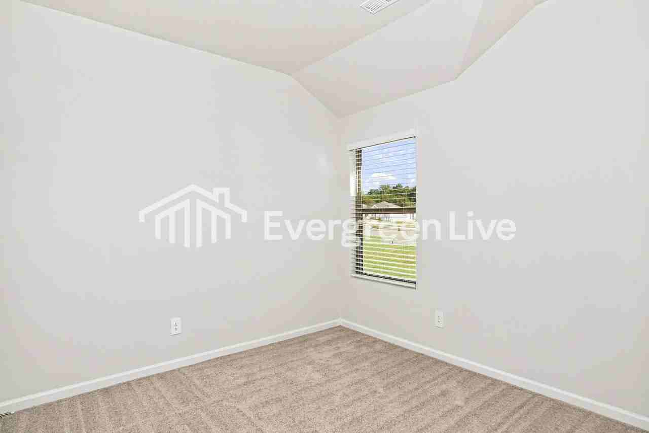 4314 Foxwood Dr Se - Photo 6 of 15