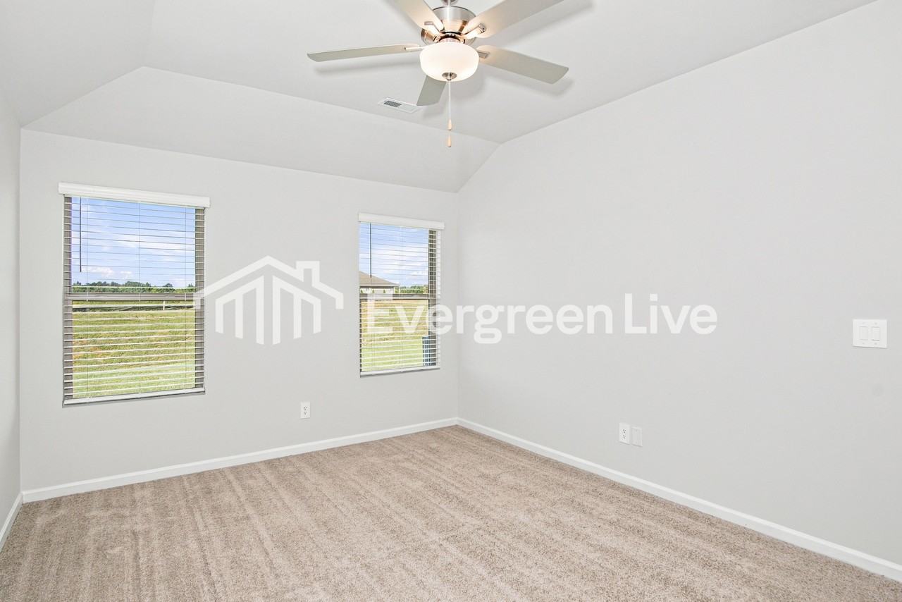 4314 Foxwood Dr Se - Photo 7 of 15