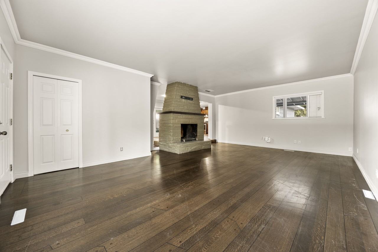 8495 164 Street - Photo 4 of 24