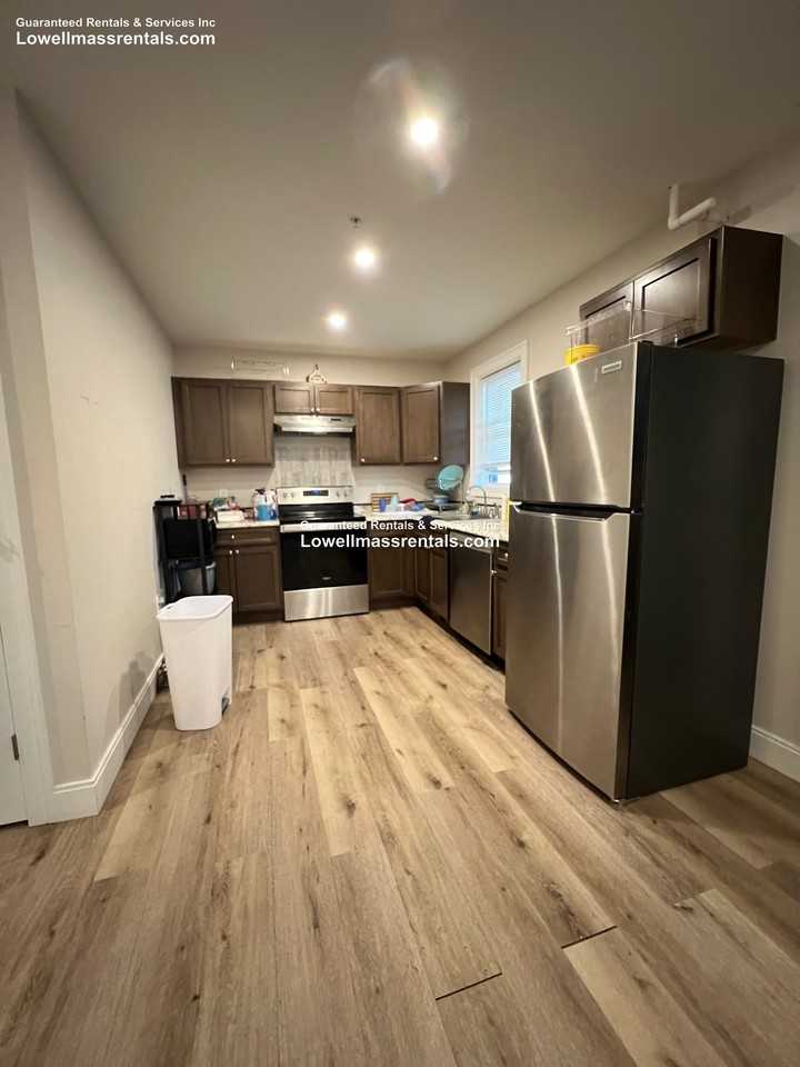 591 Broadway St #1R - Photo 2 of 11
