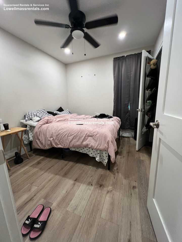 591 Broadway St #1R - Photo 6 of 11