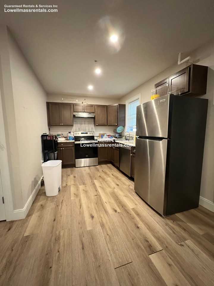 591 Broadway St #1R - Photo 7 of 11