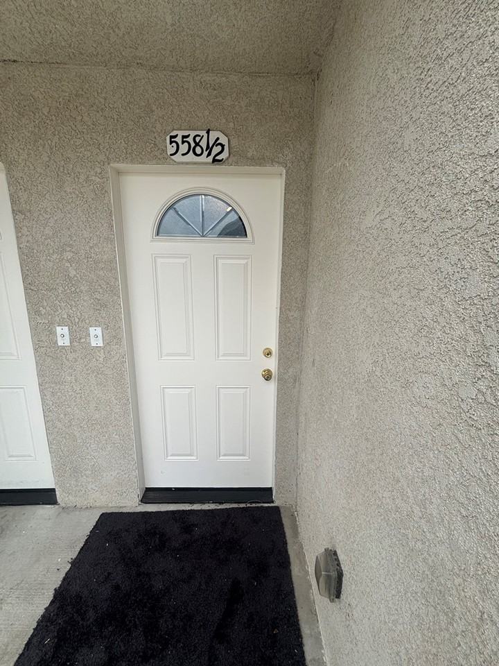 558 1/2 West 47th Street - Photo 2 of 18