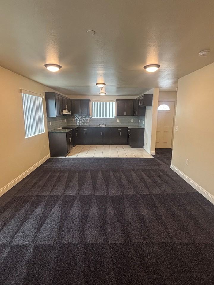 558 1/2 West 47th Street - Photo 5 of 18